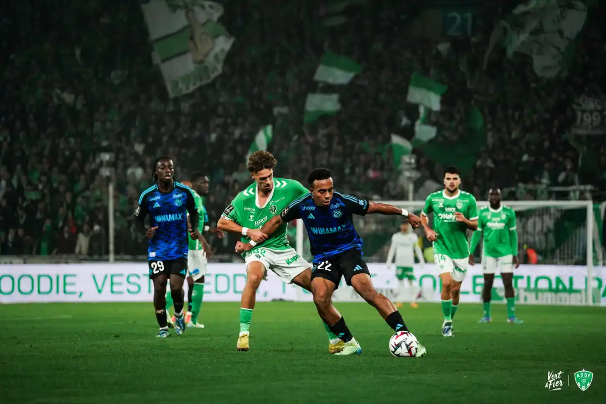 Credit photos - asse.fr - asse - strasbourg- novembre-2024-stassin à la lutte avec un strabourgeois Credit photos - asse.fr - asse - strasbourg- novembre-2024-stassin à la lutte avec un strabourgeois