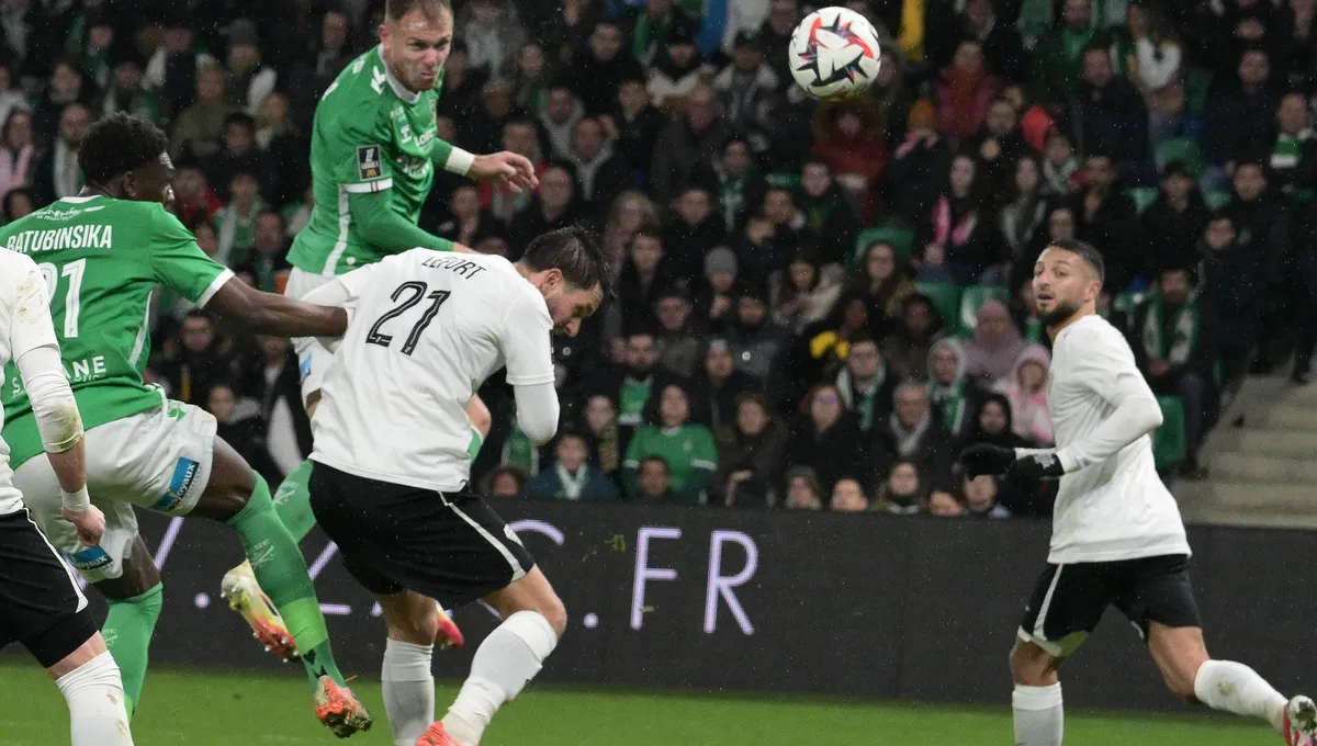 Cardona auteur d'un double contre Angers avec l'ASSE © AFP - JEAN-PHILIPPE KSIAZEK